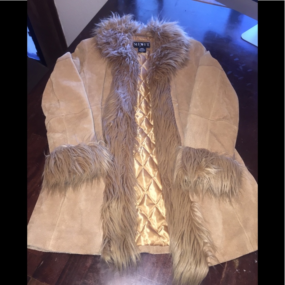 Woman’s faux fur tip coat